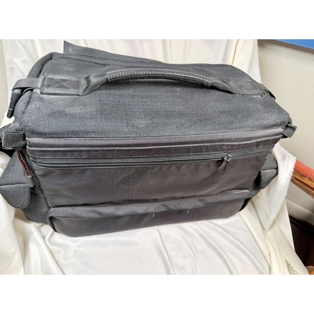 Vintage Tamrac XL 610 Pro Camera  Bag Black Shoulder Strap Lots of Compartments